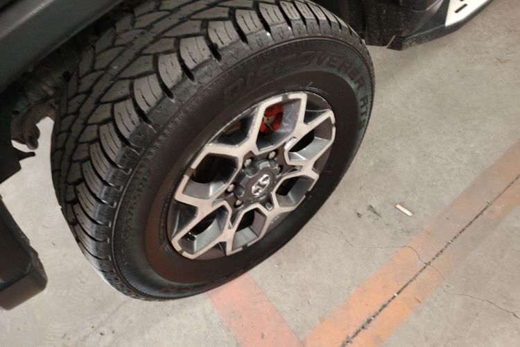 北京BJ40 2019款 PLUS 2.3T 自动四驱尊享版 国VI车身外观35