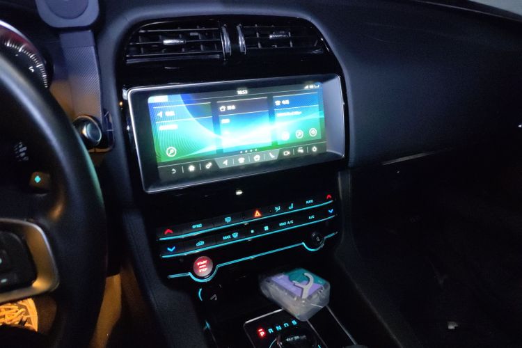 捷豹F-PACE 2020款 2.0T 都市尊享版中控内饰16