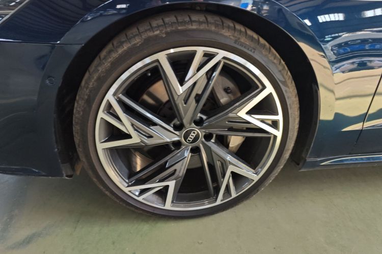 奥迪A7L 2022款 55 TFSI quattro S-line edition one先行版车身外观6007