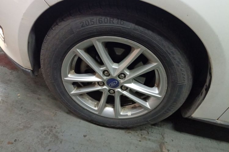 福特 福克斯 2017款 三厢 EcoBoost 125 自动超能风尚型智行版车身外观6007