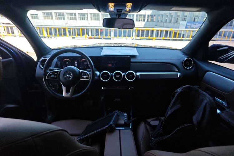 奔驰GLB 2022款 改款二 GLB 200 时尚型中控内饰12