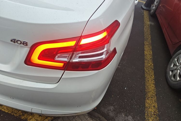 标致408 2014款 1.8L 自动豪华版车身外观9