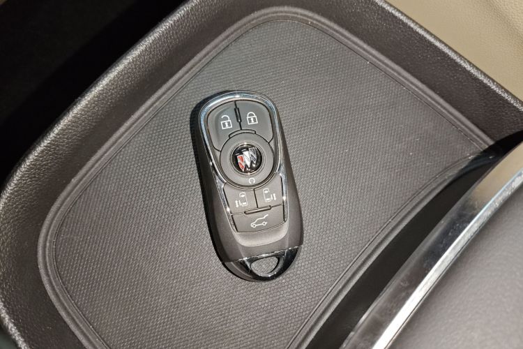 别克GL8 2022款 ES陆尊 653T 豪华型中控内饰11