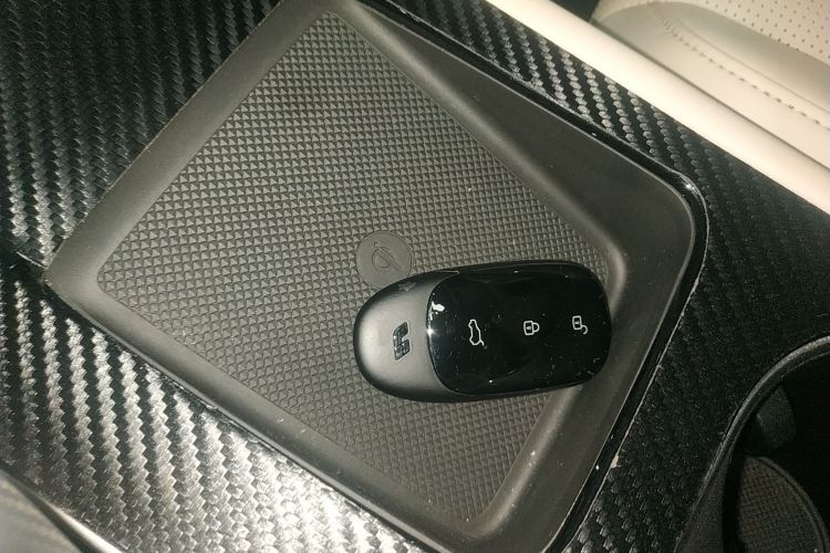 理想汽车 理想ONE 2020款 增程6座版中控内饰11