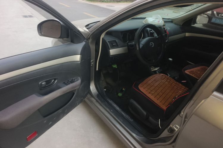 日产 轩逸 2012款 经典 1.6XE 手动舒适版中控内饰20