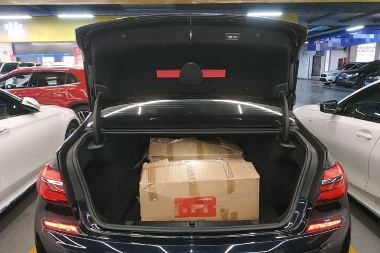 宝马7系 2018款 730Li 领先型 M运动套装局部细节23