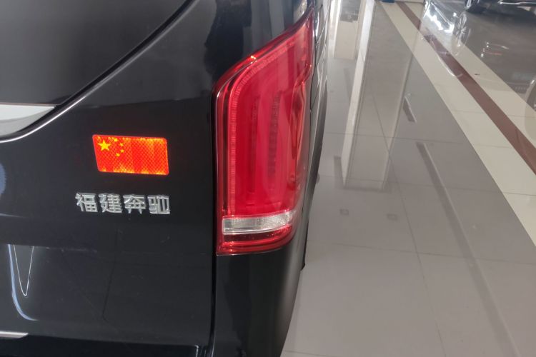 奔驰V级 2016款 V 260 领航版车身外观6006