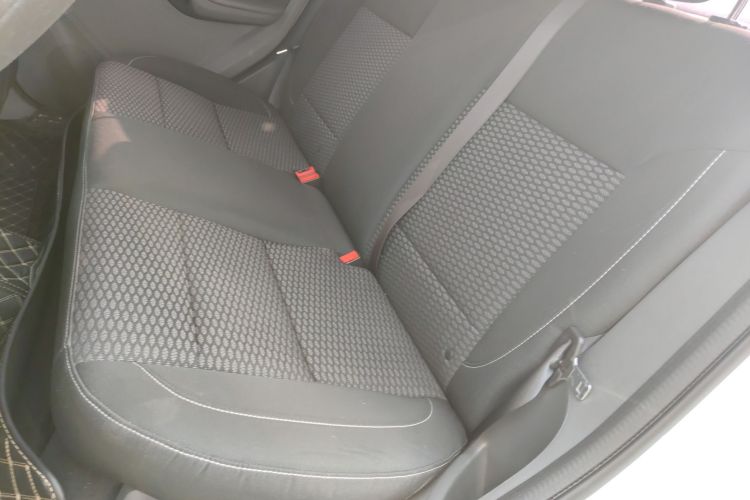 福特 福克斯 2013款 两厢经典 1.8L 手动基本型中控内饰7004