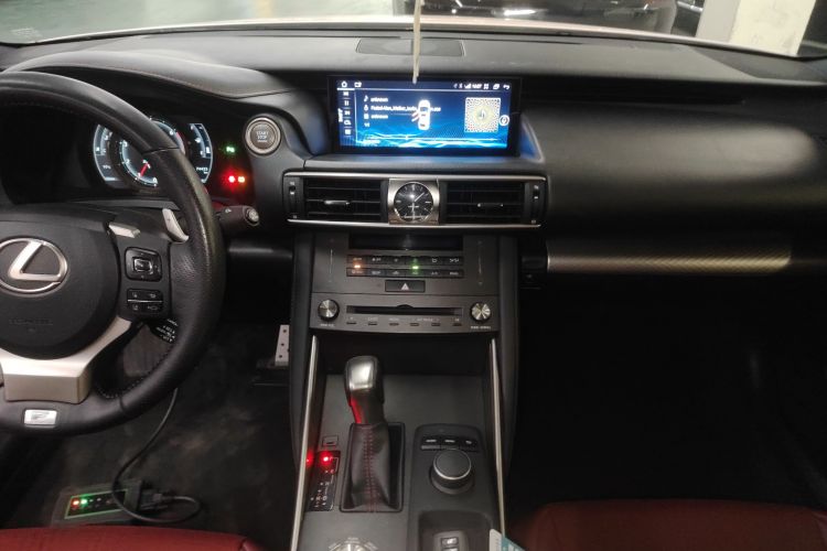 雷克萨斯IS 2017款 300 F SPORT版局部细节16