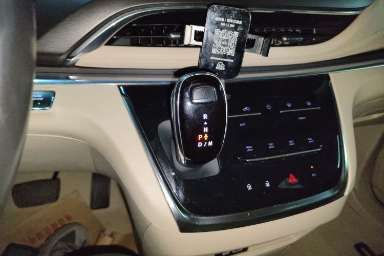 别克GL8 2023款 改款 陆上公务舱 豪华型中控内饰18