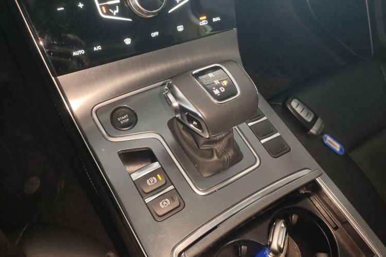 红旗H5 2022款 经典款 1.5T DCT旗悦版中控内饰18