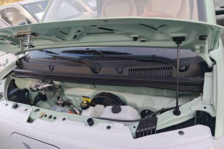 五菱汽车 宏光MINIEV 2024款 第三代 215km 青春版机舱底盘24