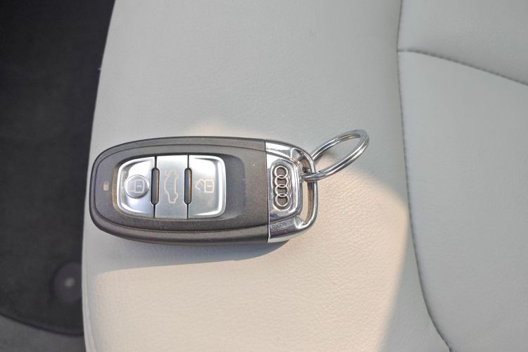 奥迪A6L 2015款 TFSI 百万纪念智领型中控内饰11