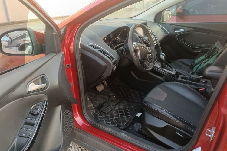 福特 福克斯 2012款 三厢 1.6L 自动风尚型中控内饰20