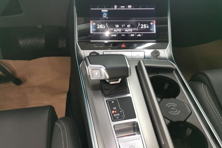 奥迪A6L 2023款 改款 40 TFSI 豪华致雅型中控内饰18