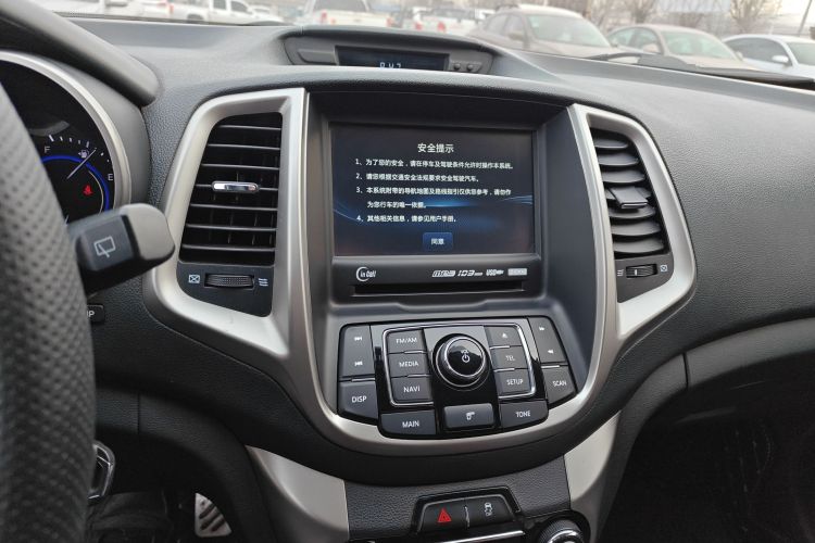 长安 逸动 2015款 1.6L 手动俊酷型 国V中控内饰16