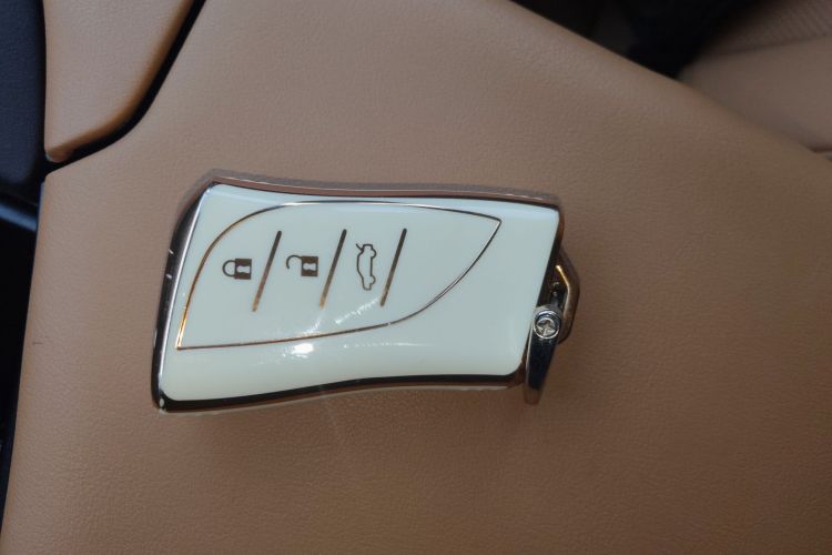 雷克萨斯ES 2018款 300h 卓越版 国V中控内饰11