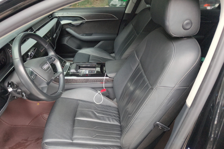 奥迪A8 2019款 A8L 50 TFSI quattro 舒适型局部细节19