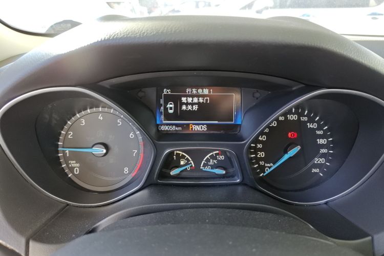 福特 福克斯 2015款 三厢 EcoBoost 180 自动精英型中控内饰14