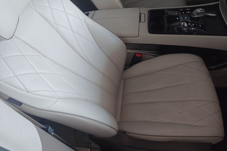 腾势D9 2022款 DM-i 970 四驱旗舰型局部细节41