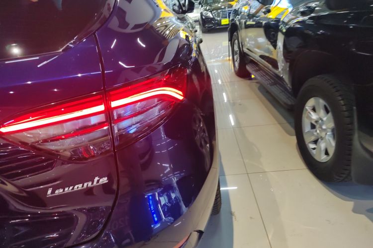 玛莎拉蒂 Levante 2021款 3.0T 标准版车身外观9