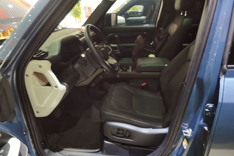 路虎卫士 2023款 110 3.0T P400 X-DYNAMIC HSE中控内饰19