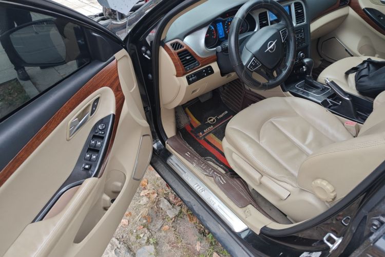 海马M8 2017款 1.8T 自动型中控内饰20