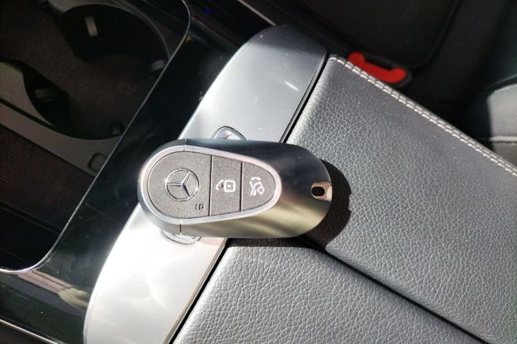 奔驰C级 2022款 C 200 L 运动版中控内饰7001