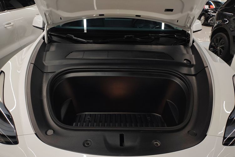 特斯拉 Model Y 2023款 后轮驱动版机舱底盘24