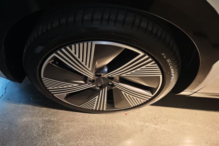 领克08 EM-P 2023款 220km 时间限量版车身外观6007