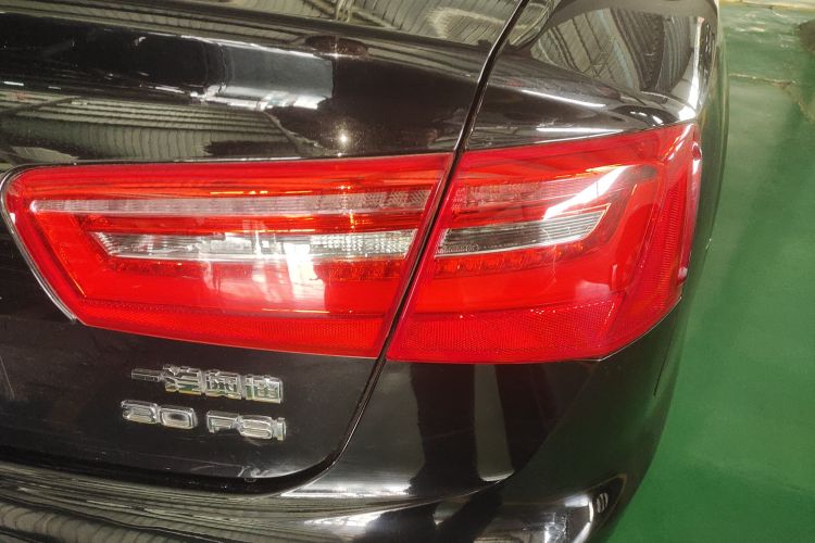 奥迪A6L 2015款 30 FSI 百万纪念舒享型车身外观9