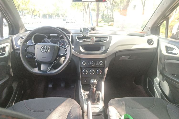 中华V3 2015款 1.5L 手动舒适型中控内饰12