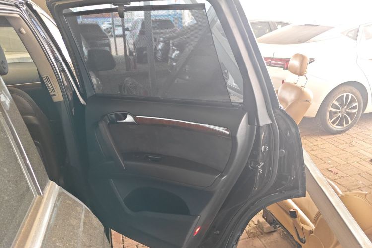 奥迪Q7 2015款 35 TFSI 进取型中控内饰7006