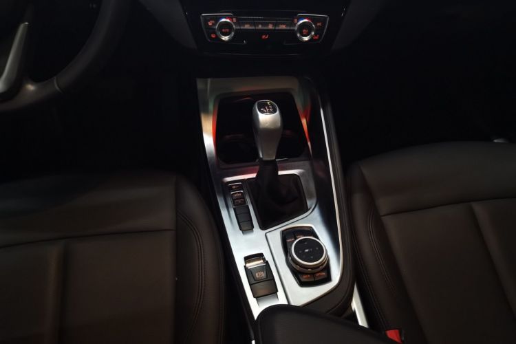 宝马X1 2019款 sDrive20Li 领先型中控内饰18