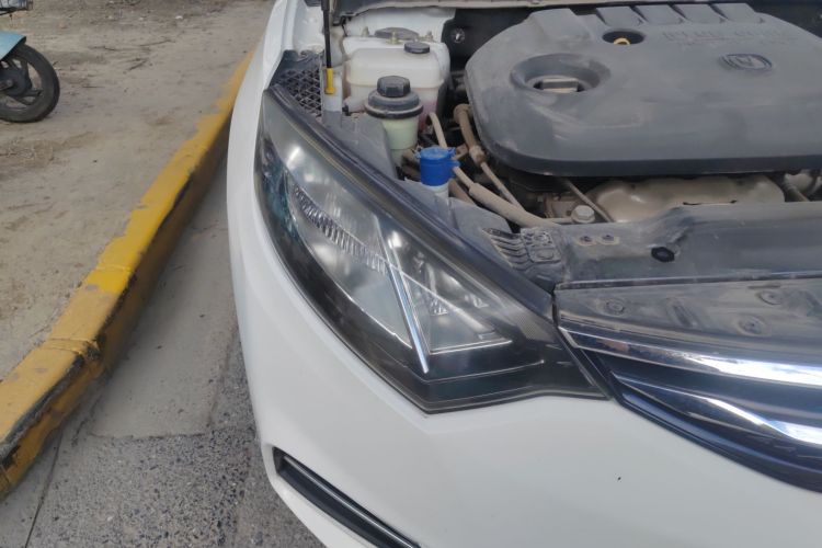 长安 逸动 2016款 XT 1.6L 手动俊酷型车身外观6006