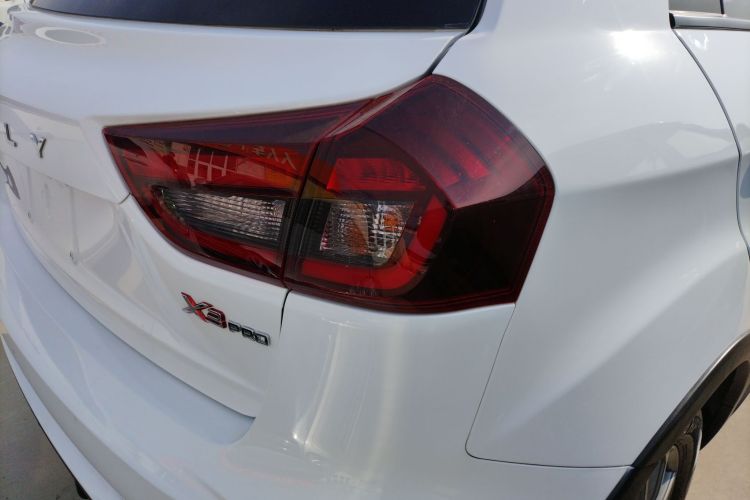 吉利汽车 远景X3 2021款 PRO 1.5L 手动精英型车身外观9