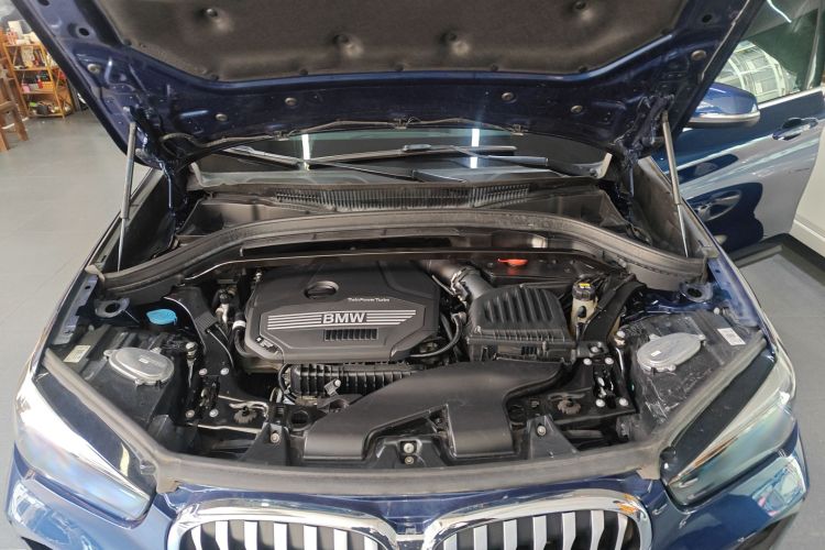 宝马X1 2020款 sDrive20Li 时尚型机舱底盘24