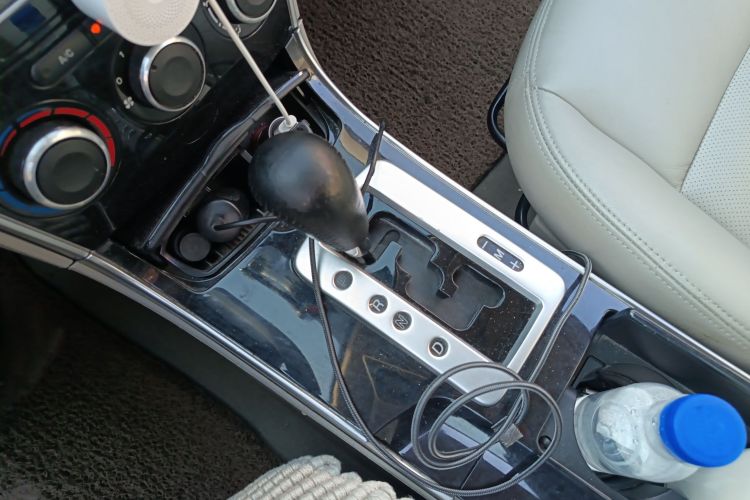 马自达6 2011款 2.0L 自动时尚型中控内饰18