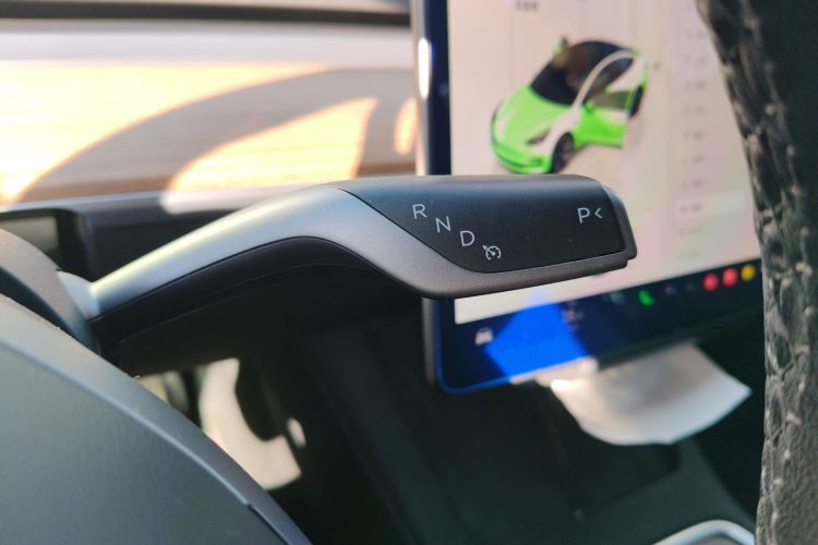 特斯拉 Model 3 2022款 后轮驱动版中控内饰18