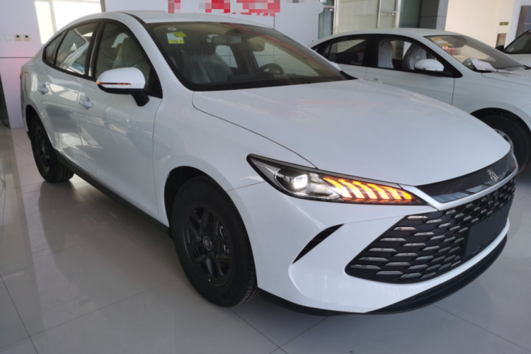 比亚迪 秦PLUS 2025款 DM-i 智驾版 55KM领先型车身外观3