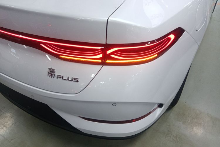 比亚迪 秦PLUS 2025款 DM-i 智驾版 55KM领先型车身外观9