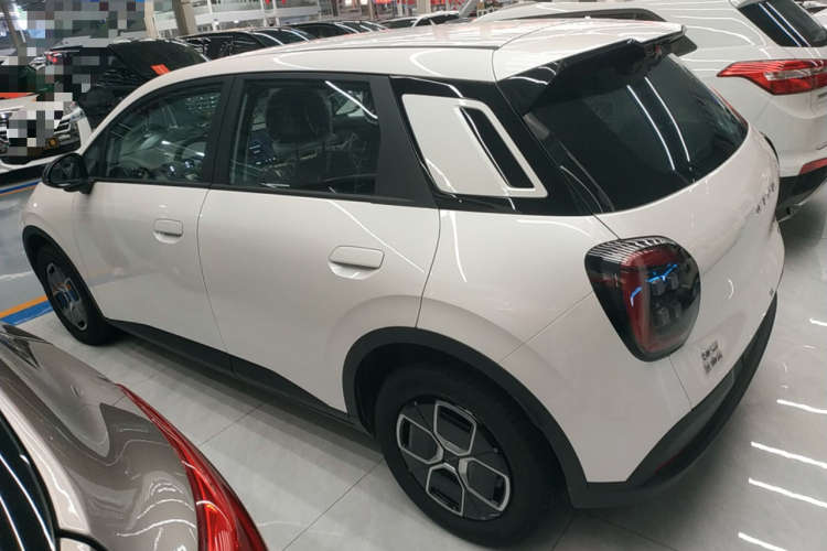 埃安 AION UT 2025款 330星辉版车身外观6003