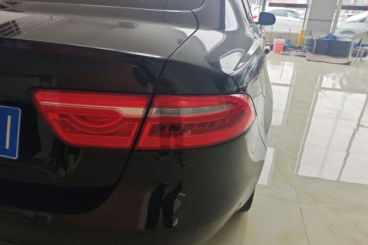 捷豹XEL 2019款 2.0T 200PS 豪华版车身外观9