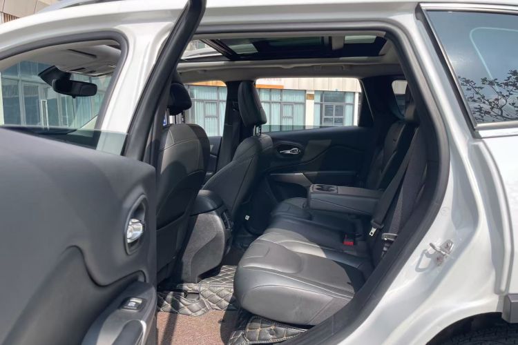 Jeep 自由光 2019款 2.0T 两驱智享版 国VI中控内饰21