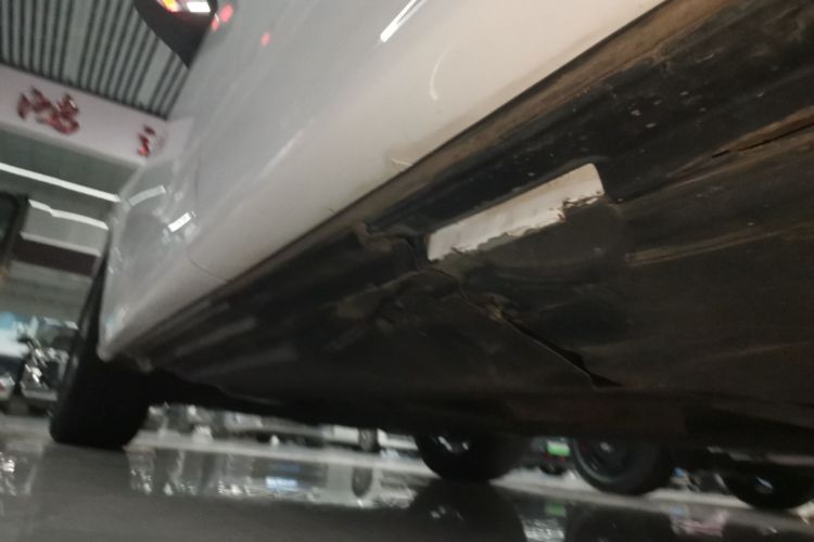 奥迪Q5L 2020款 改款 40 TFSI 荣享时尚型机舱底盘30