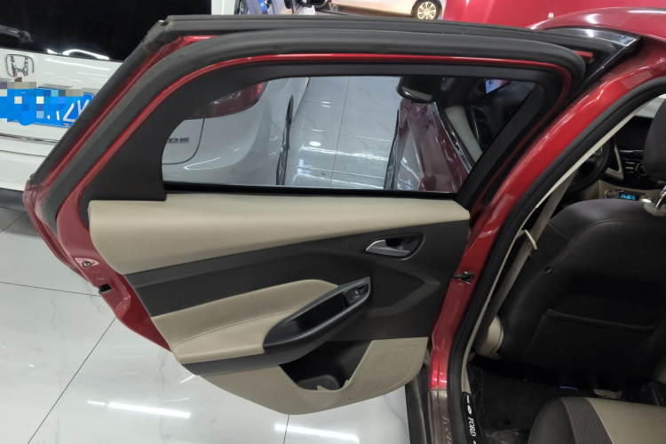 福特 福克斯 2012款 三厢 1.6L 自动风尚型中控内饰49