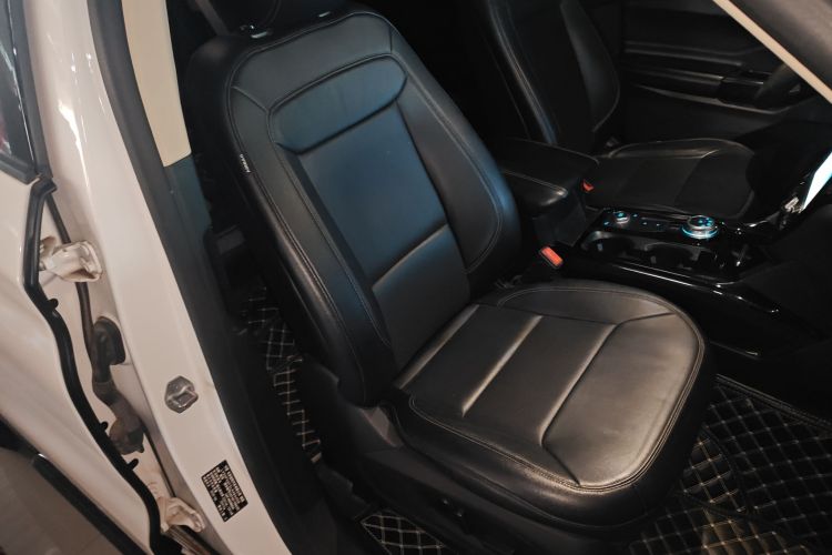 福特 探险者 2020款 EcoBoost 285 四驱风尚版 6座局部细节41