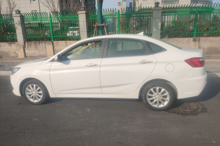 长安 悦翔V7 2015款 1.6L 手动乐享型 国V车身外观4