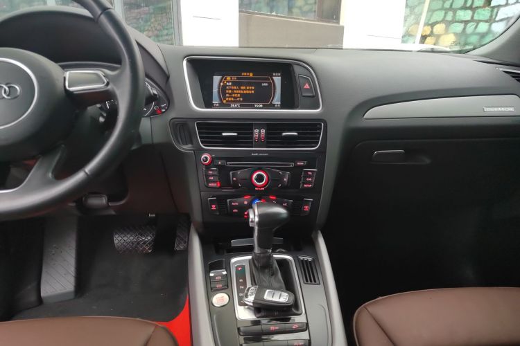 奥迪Q5 2017款 40 TFSI 进取型中控内饰16