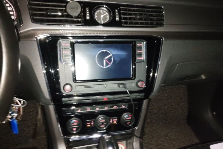 大众 帕萨特 2016款 280TSI DSG尊荣版中控内饰16